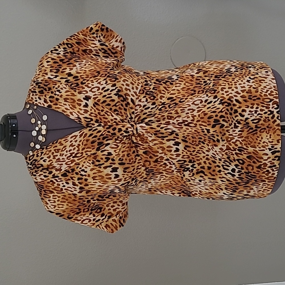 Jones New York Animal print, knot top